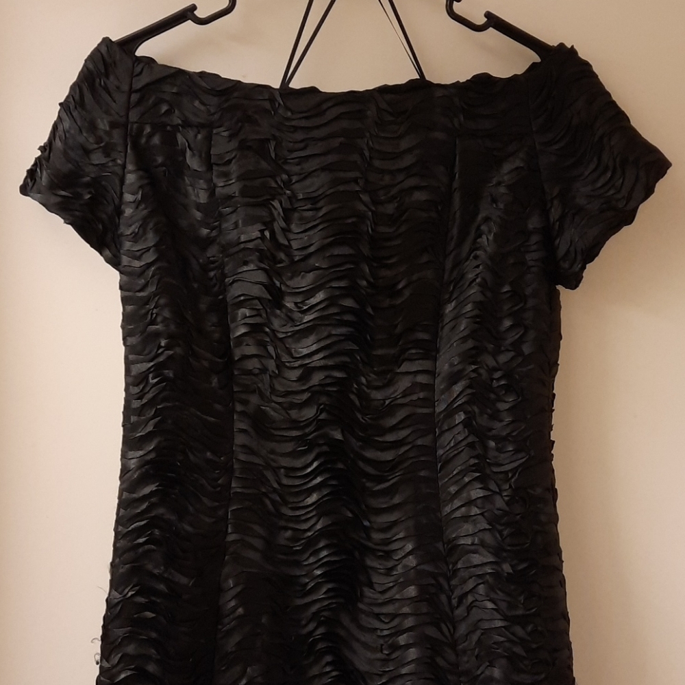 NWT, B Michael America Red Collection Textured Gown - Picture 9 of 16
